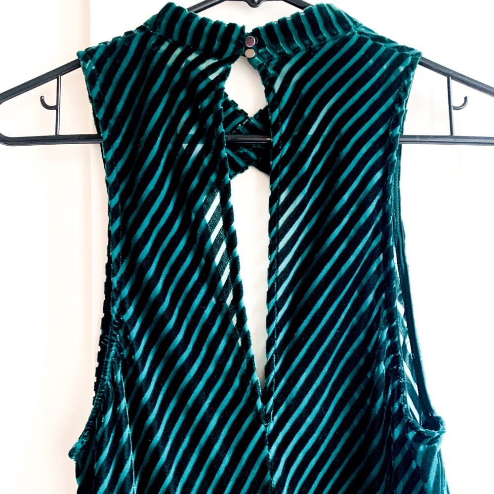 UO silence + noise chloe velvet burnout top green - Picture 8 of 8